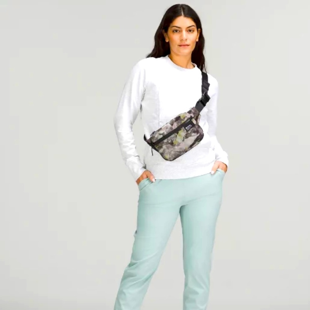 Lululemon large clean lines heritage green camo belt bag